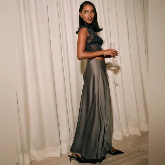 NWT Abercrombie Mid Rise Satin Maxi Skirt - Picture 2 of 5